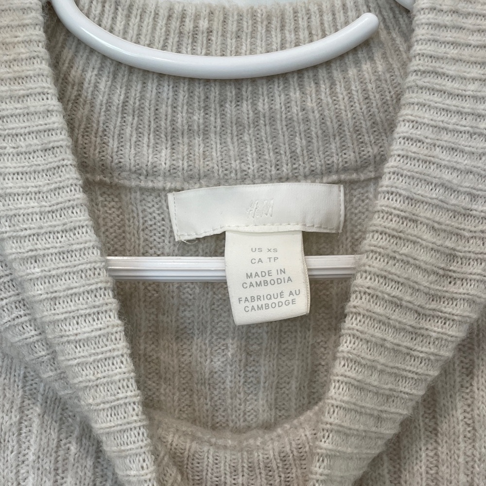 Oversized Gray Ribbed Knit Sweater - Picture 4 of 8